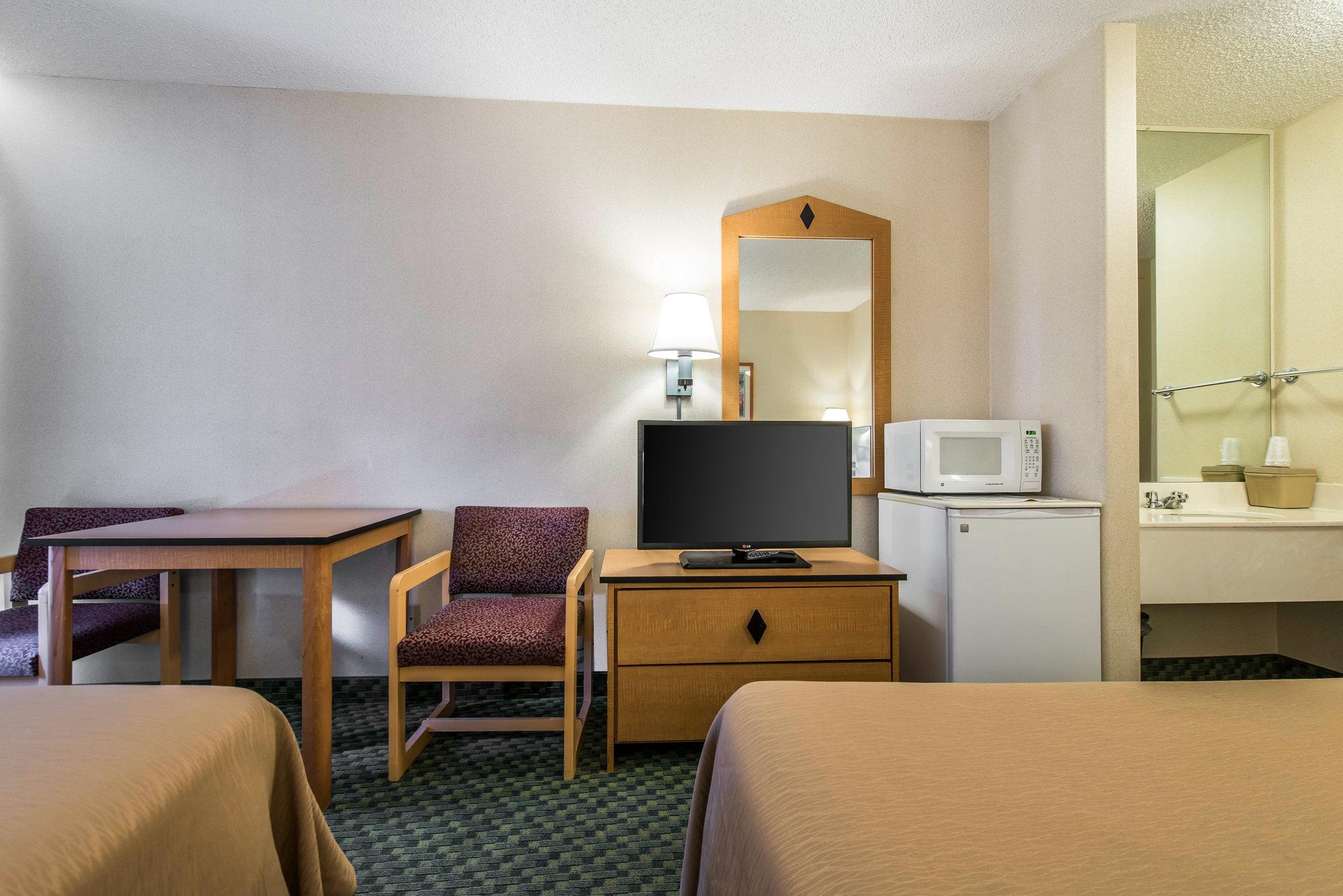 Econo Lodge Airport/Colorado Springs Exterior photo