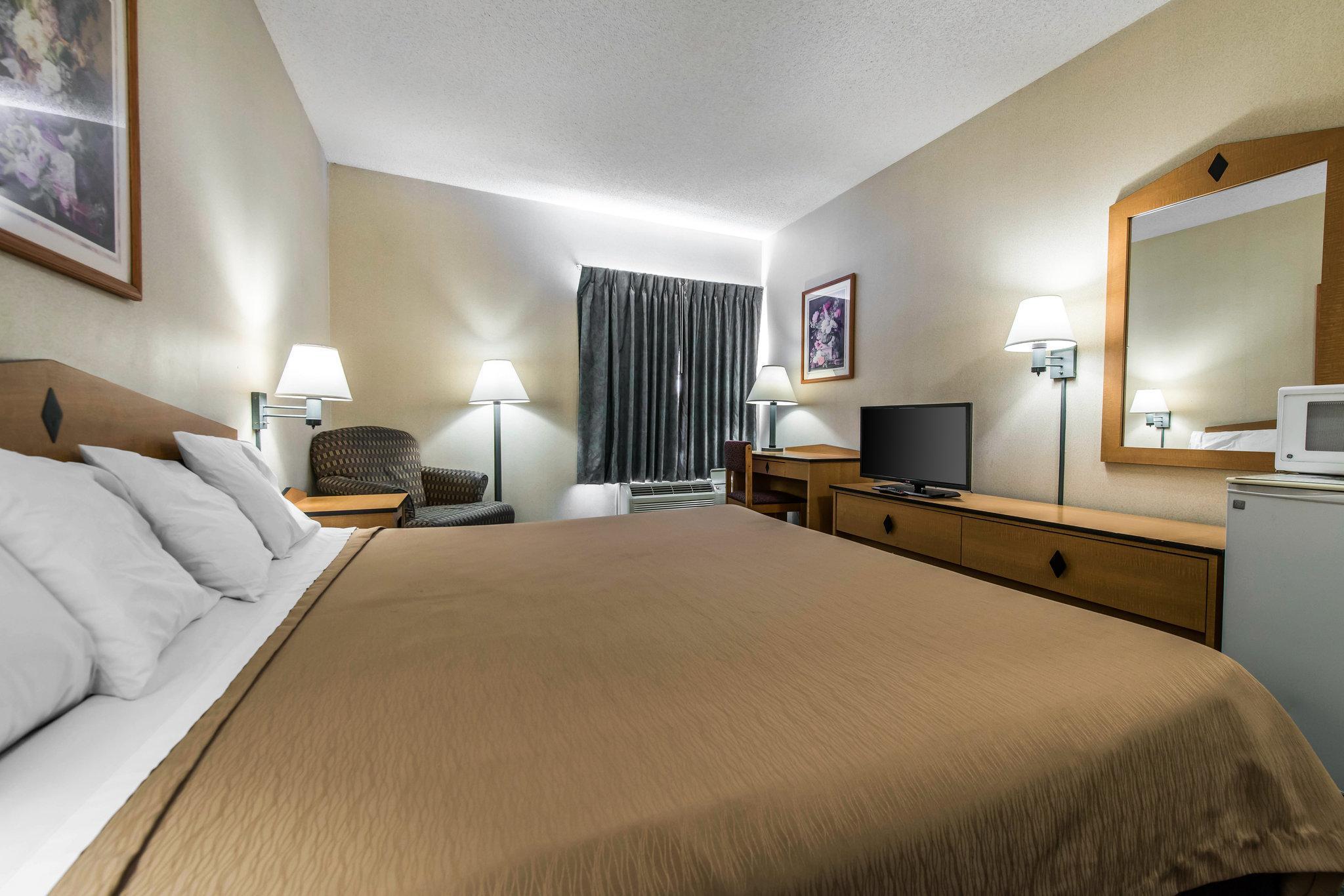 Econo Lodge Airport/Colorado Springs Exterior photo